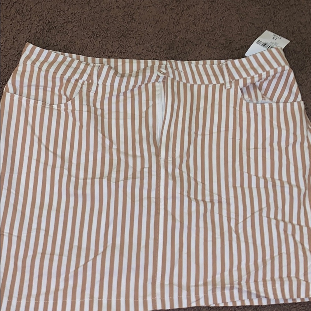 NEVER WORN tan striped mini skirt